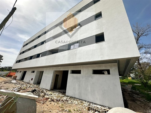 Apartamento T2 Novo com Varanda e Lugar de Garagem - Pedroso - Próximo ao Centro dos Carvalhos
