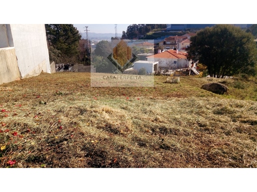 Terreno destinado a construção de moradia de 3 frentes - Pedroso (Sra. Do Monte)