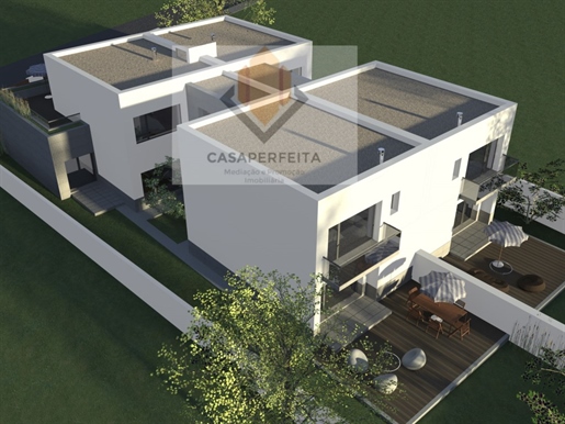 Field for construction of a Villa with 3 fronts - Close to Complexo Desportivo de Valadares