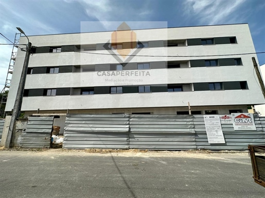 Apartamento T2 Novo com Varandas e Lugar de Garagem - Pedroso - Próximo ao Centro dos Carvalhos