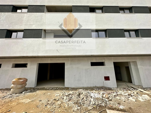 Novi dvosobni stan s balkonima i parkirnim mjestom - Pedroso - u blizini centra Carvalhosa