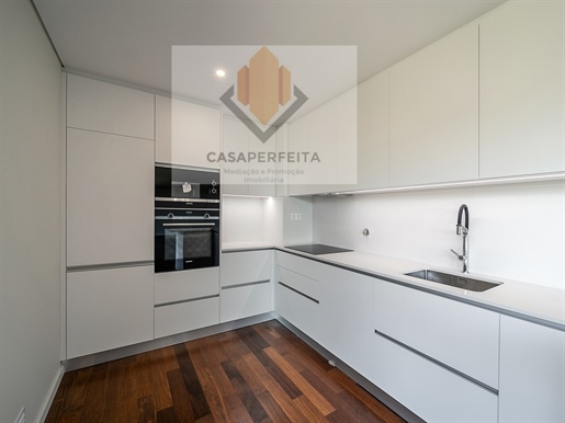 New T4 Apartment with excelent areas - Canelas