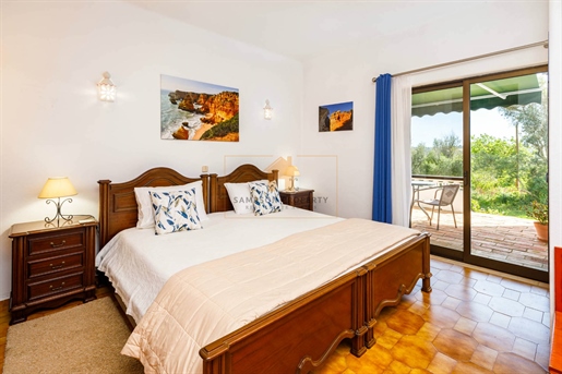 Te koop - 7 slaapkamer villa in de buurt van Lagoa en Silves