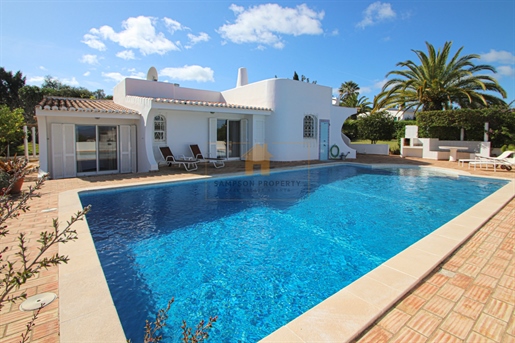 For Sale 3 Bed, 3 Bath Villa with Heated Pool in Carvoeiro