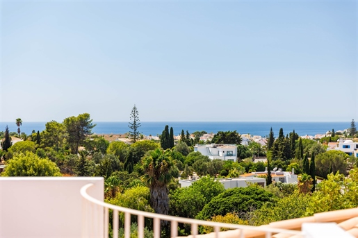 For sale 5 bedroom villa with sea views in Carvoeiro