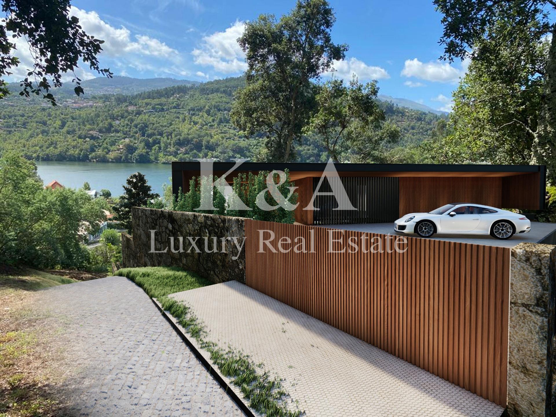 Plot with design for a luxury villa, with views of the Douro River.