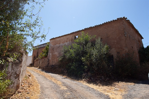 Land met ruïne in Chaminé, Algoz