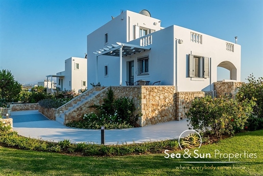 A Unique Villa with Mesmerizing Sunset Views in Akrotiri