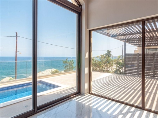 A two-bedroom suite with a pool in Kalyves.