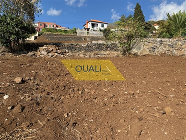 Bauland mit 2318 Quadratmeter in Funchal