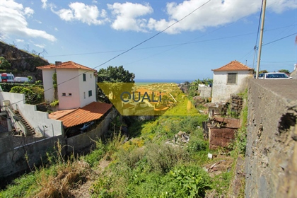 Villa con 2 camere da letto da ristrutturare a Funchal - Isola di Madeira - € 200.000,00