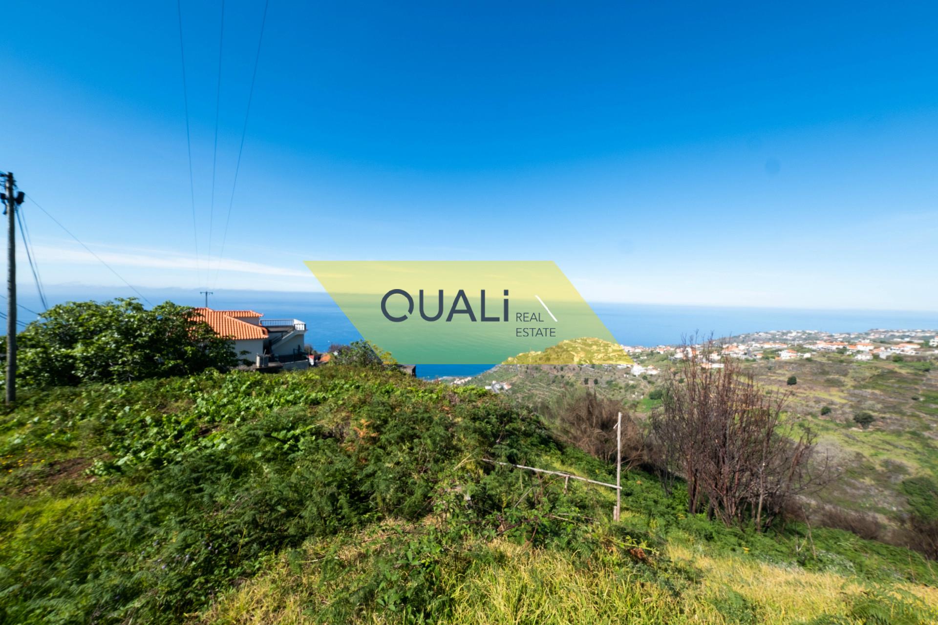 Gemengd gebouw met 1000 vierkante meter en goedgekeurd project in Ribeira Brava