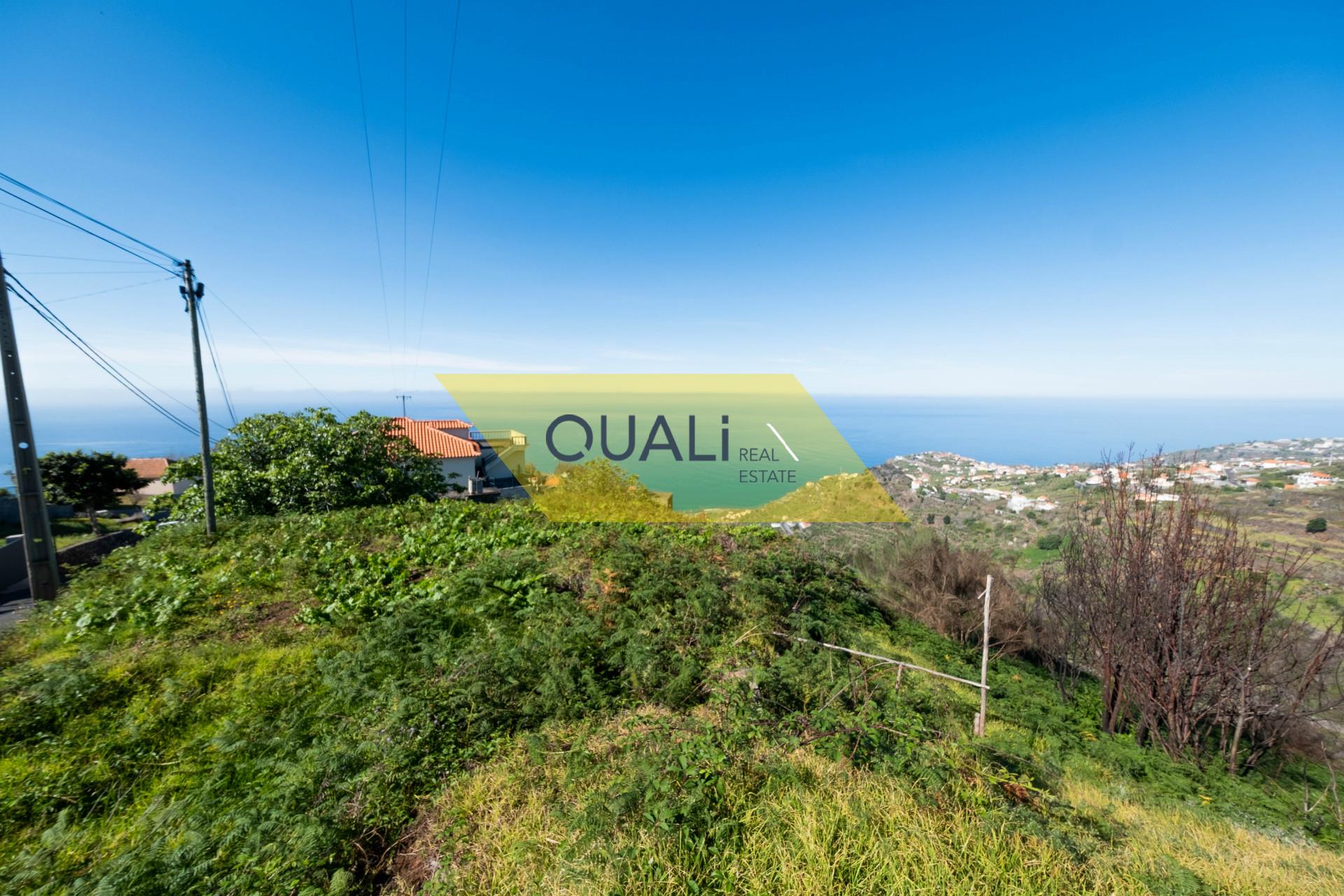 Gemengd gebouw met 1000 vierkante meter en goedgekeurd project in Ribeira Brava