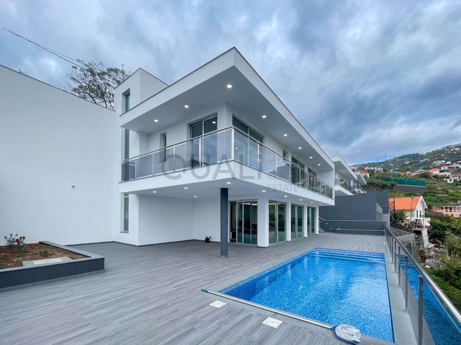 Villa 3 chambres avec piscine, vue sur l´océan et finitions haut de gamme à Ribeira Brava