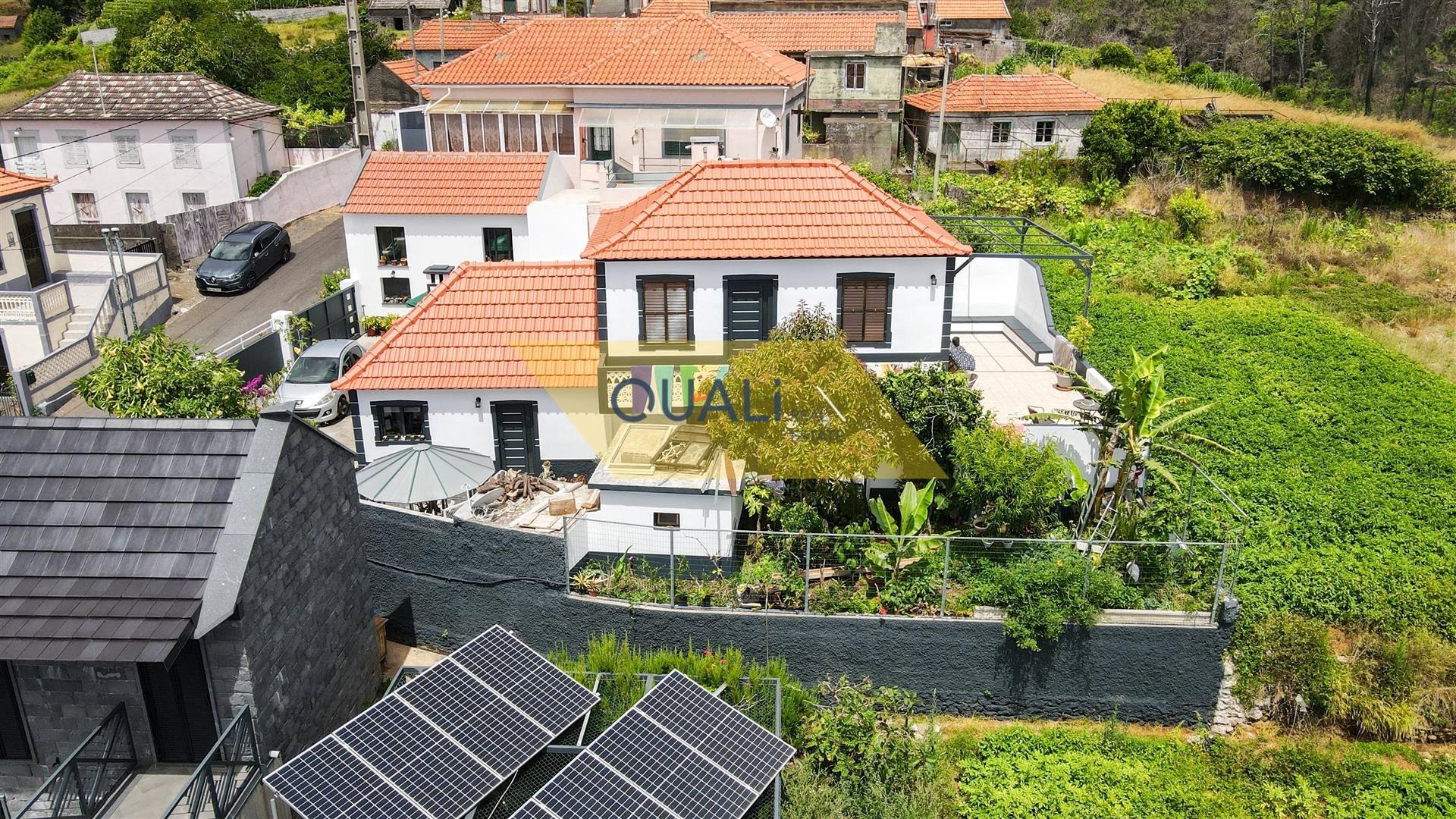 4 Bedrooms House + 1 Bedroom Annex in Raposeira, Fajã da Ovelha