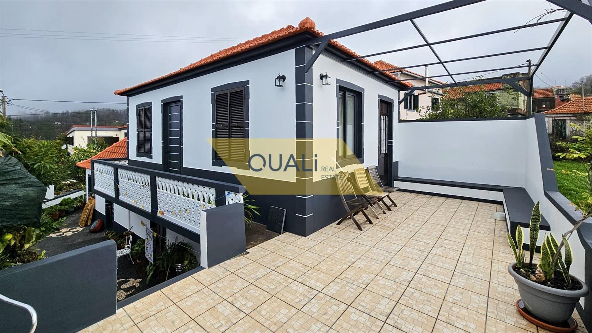 4 Bedrooms House + 1 Bedroom Annex in Raposeira, Fajã da Ovelha