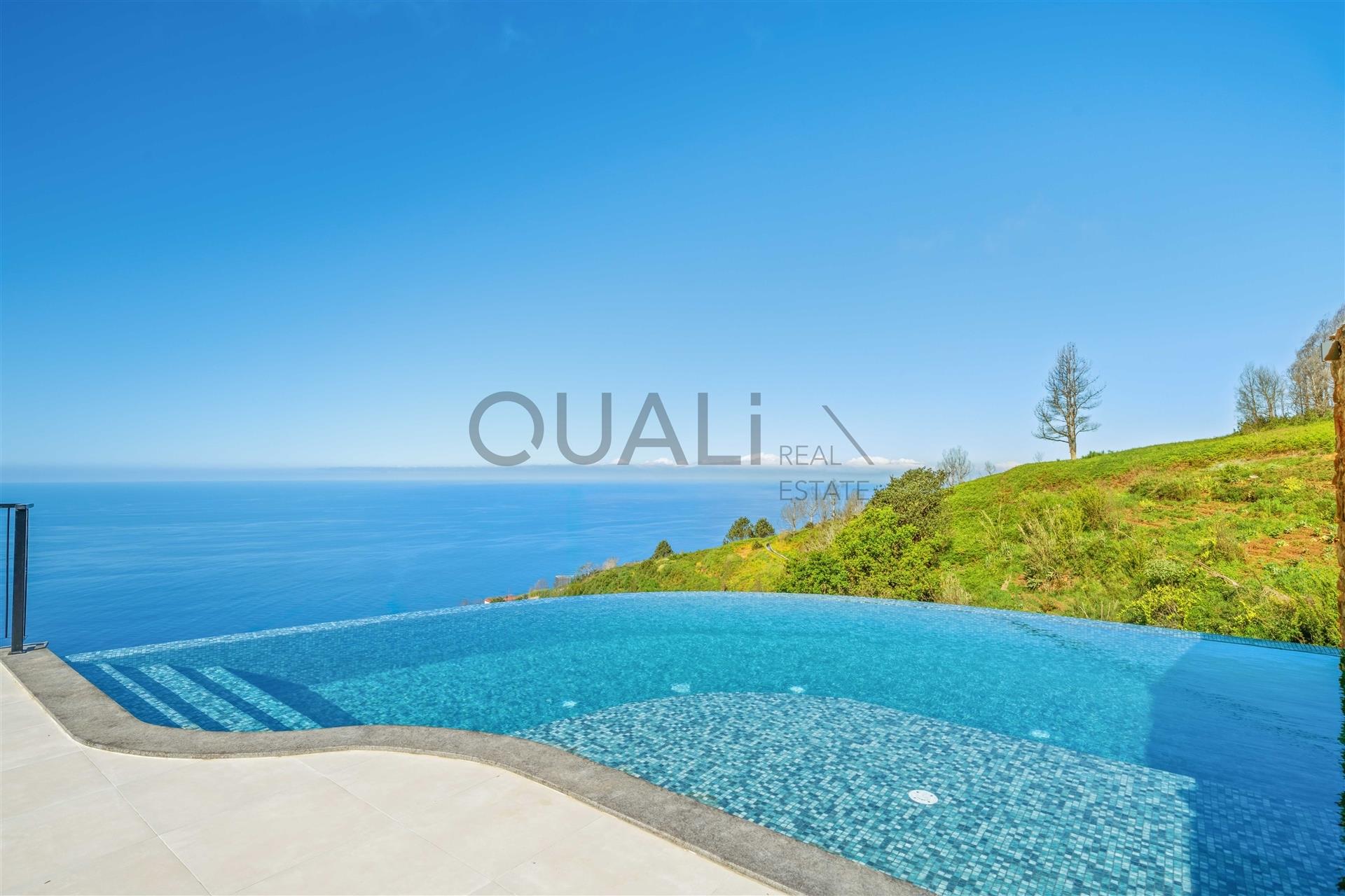 Modern villa with sea views and infinity pool in Fajã da Ovelha, Calheta