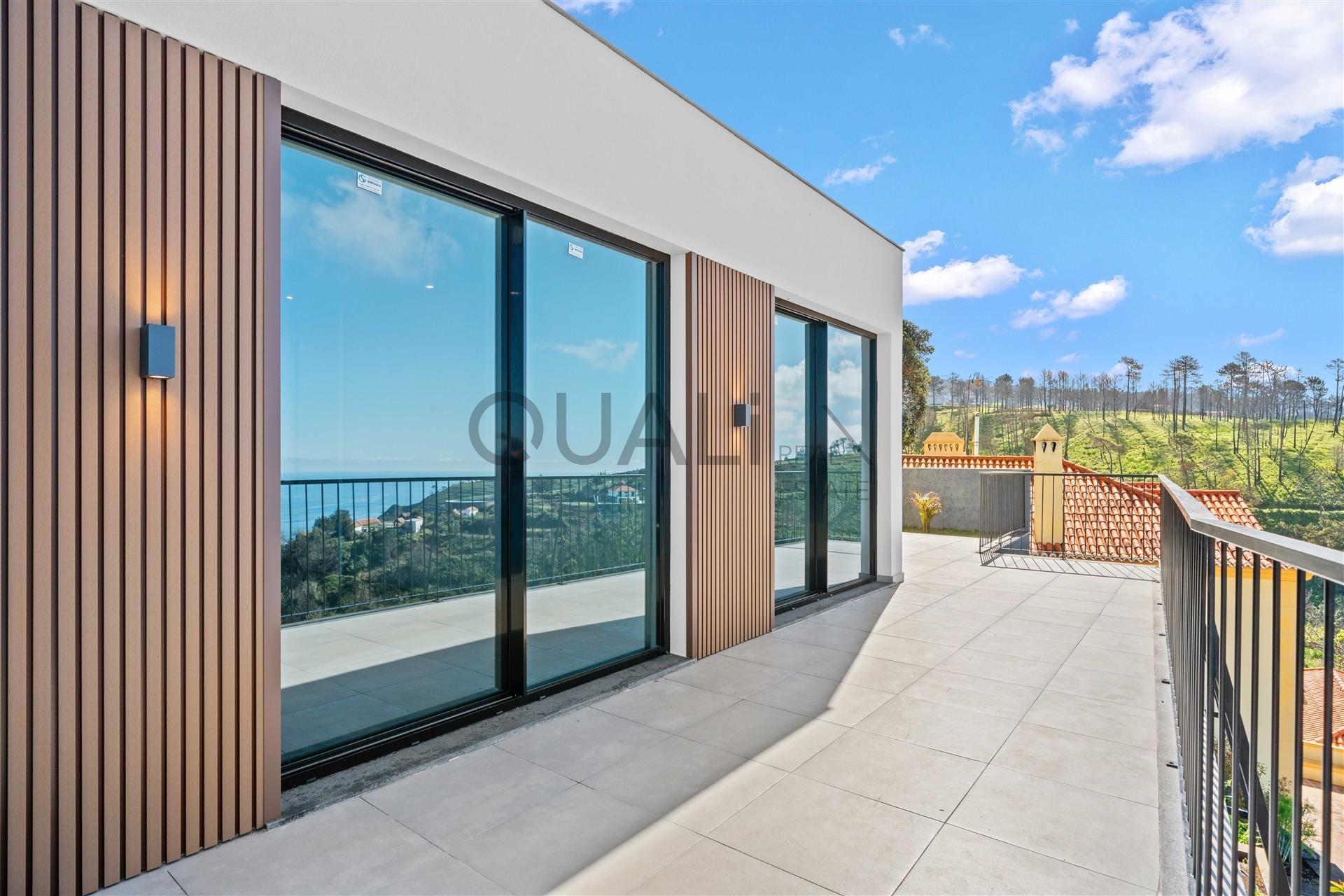 Modern villa with sea views and infinity pool in Fajã da Ovelha, Calheta