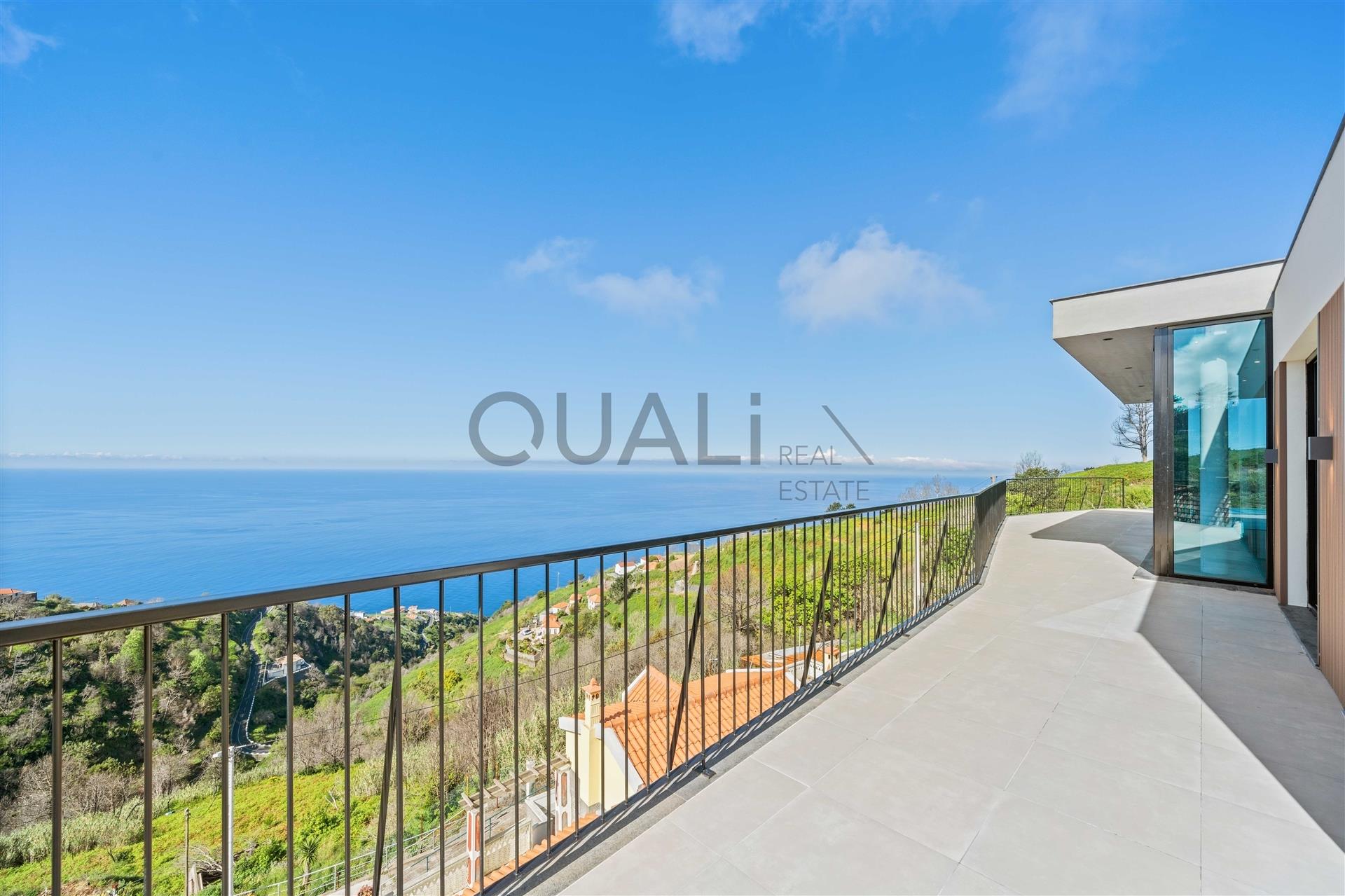 Modern villa with sea views and infinity pool in Fajã da Ovelha, Calheta