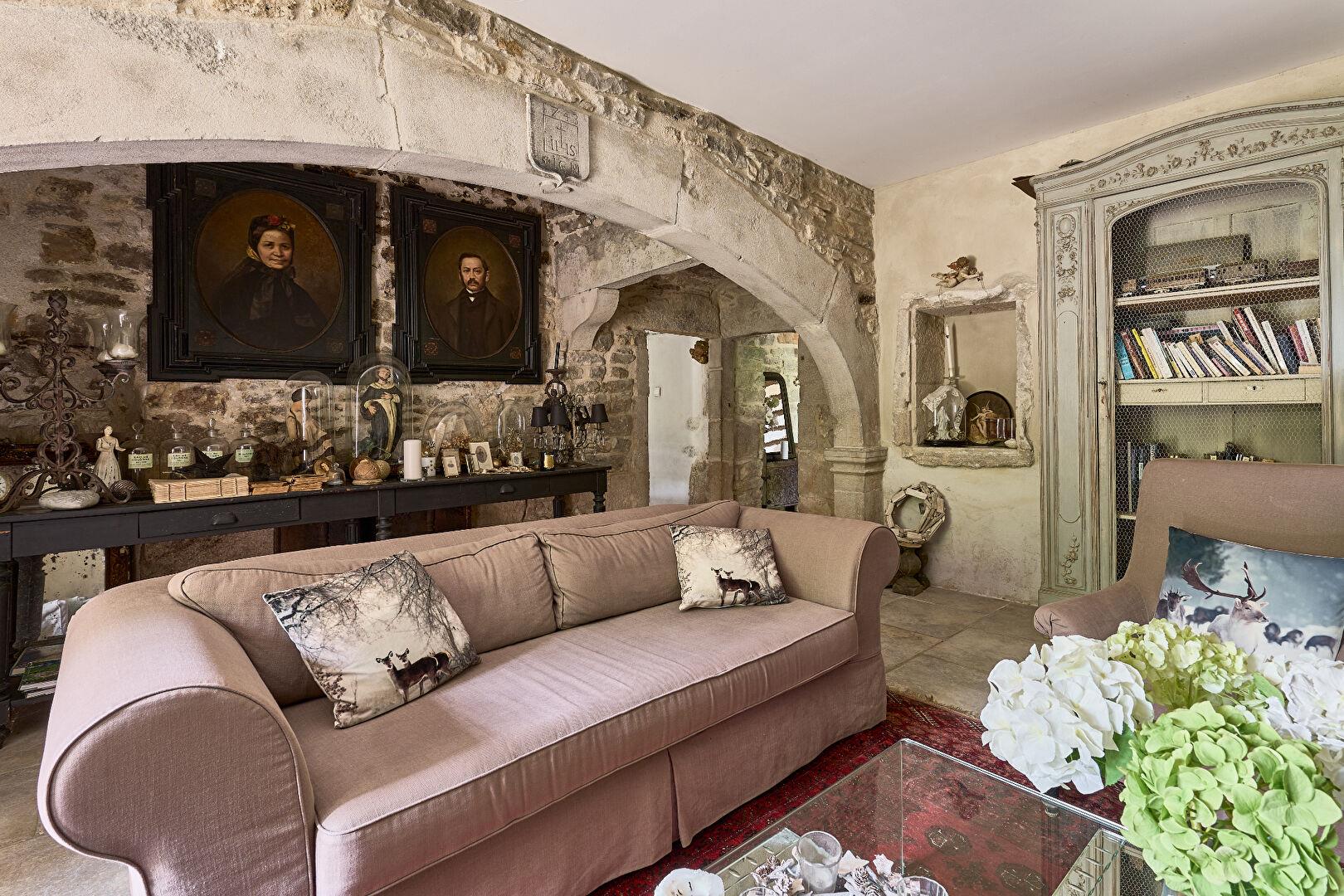 Purchase: Luxury property (39570)