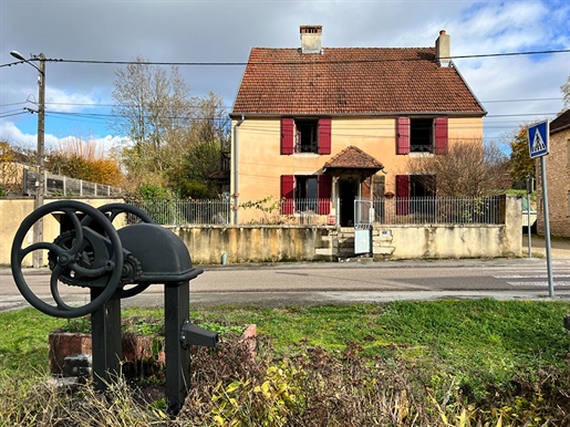 Charmerende landsbyhus at restaurere