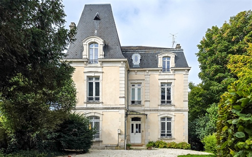 Elégante propriété dominant la Vallée