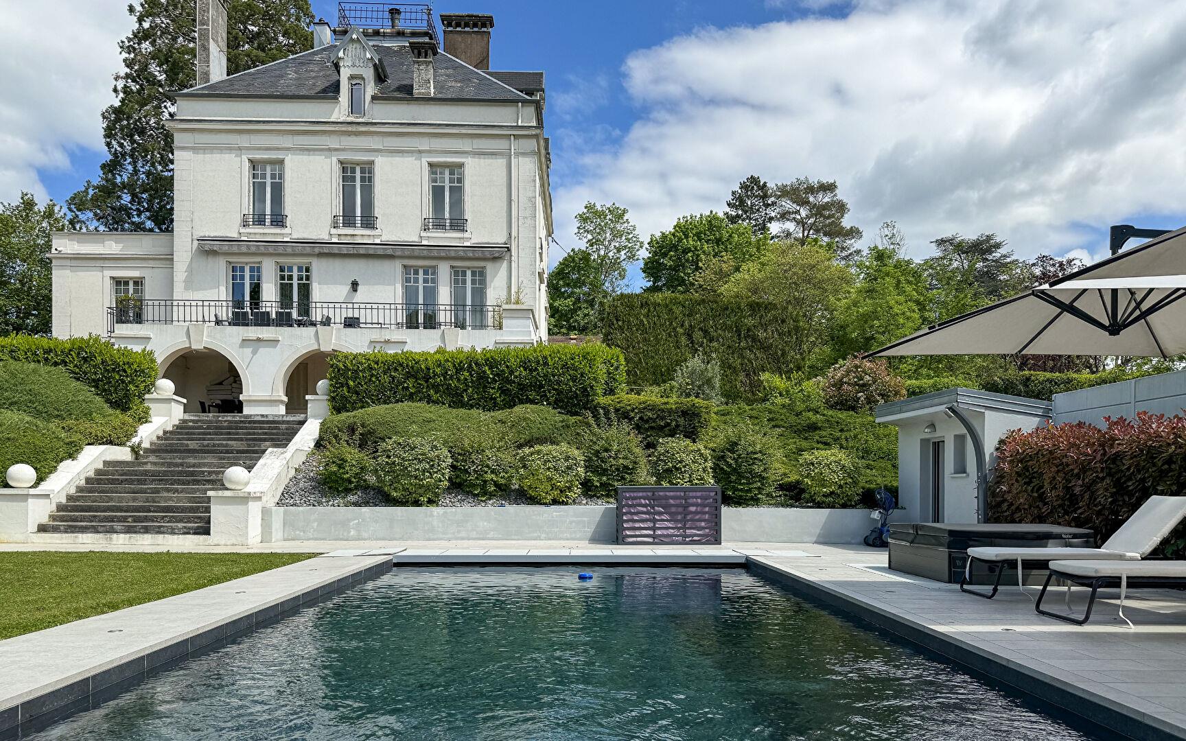 Prestigious villa on the heights of Vesoul