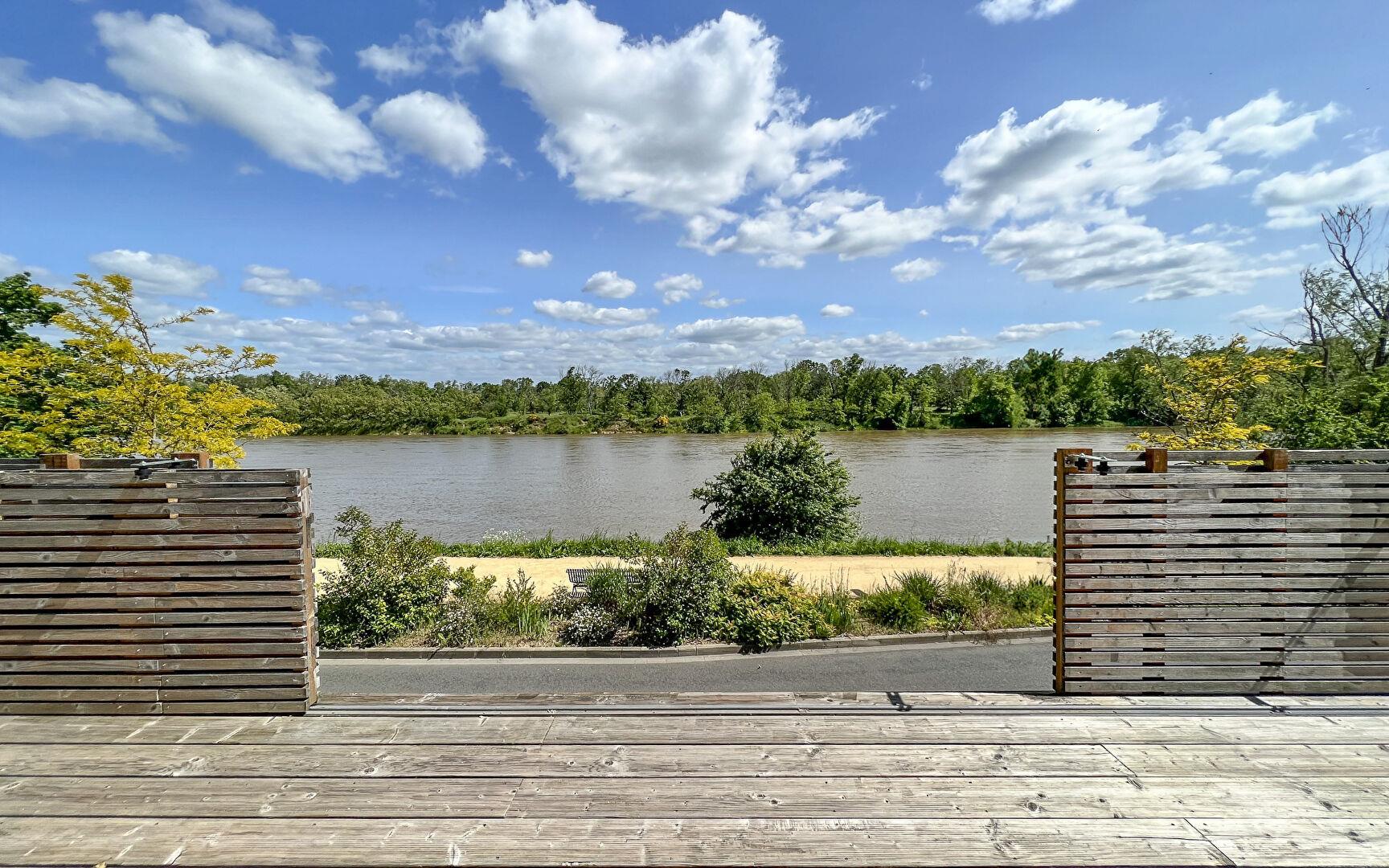Volumes Et Vue En Bord De Loire