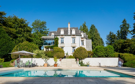 Außergewöhnliches Anwesen in Rougemont-le-Château