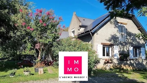To seize House of character 205M², 12 rooms, basement of 123m² + stables +15 000m² meadows