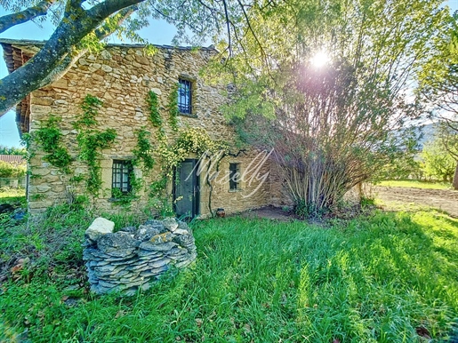 Stone Farmhouse To Restore At The Foot Of The Luberon