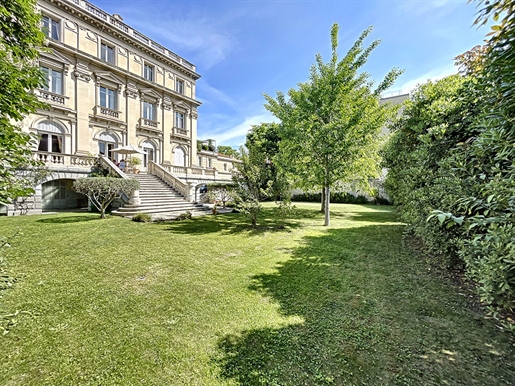 Avignon intra-muros Vernet vente d'un appartement de 9 pièces dans un Hôtel particulier