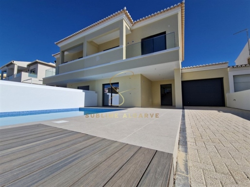 Villa de 3+1 chambres avec piscine à Porto de Mós, Lagos, Algarve, Portugal