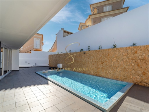Maison indépendante T4 + 2 avec piscine, à Lagos, Algarve, Portugal