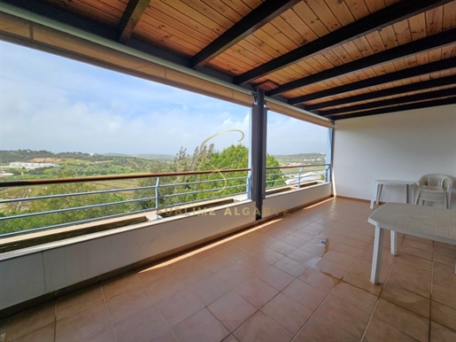 Appartement de 2 chambres avec piscine et à proximité de la plage de Meia Praia à Lagos, Algarve.