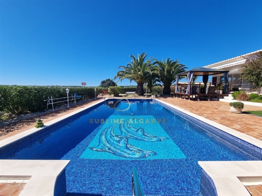 Magnificent villa with swimming pool in Bensafrim, Lagos, Algarve