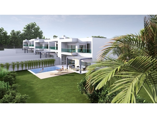 New Modern Villa With Pool And Garage in Almádena, Praia da Luz, Algarve