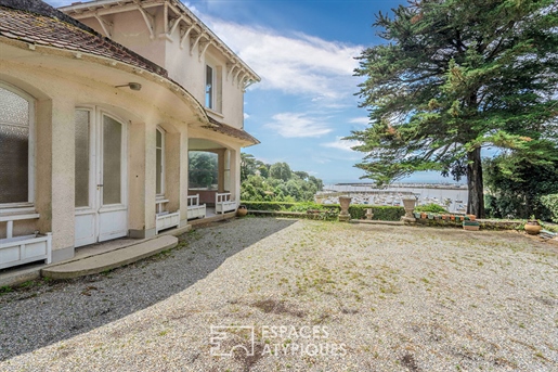 Villa Pornicaise with its caretaker's house and its garden hanging over the ocean