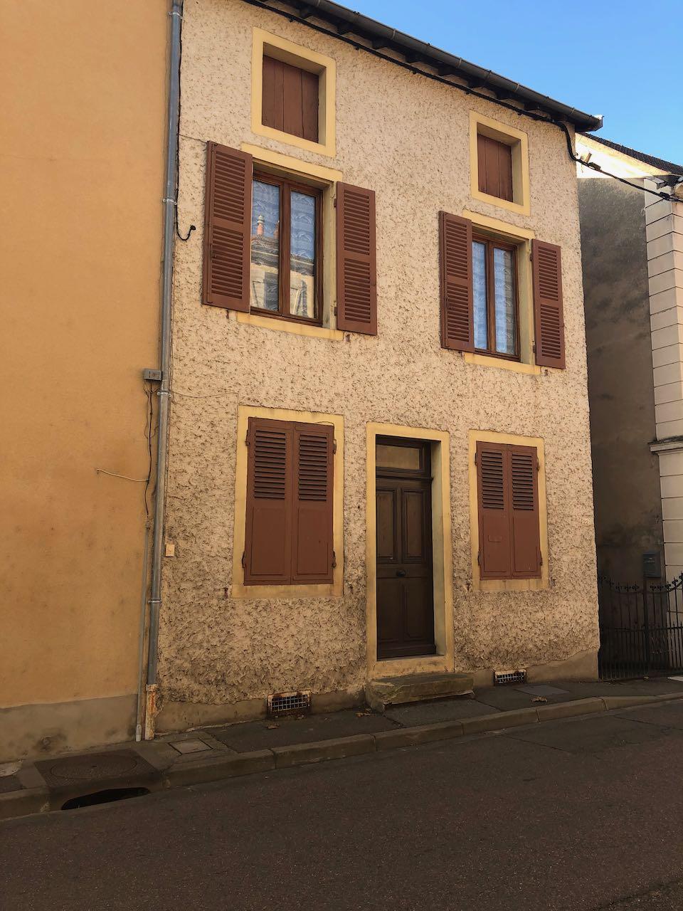 Investment property close to town centre and shops