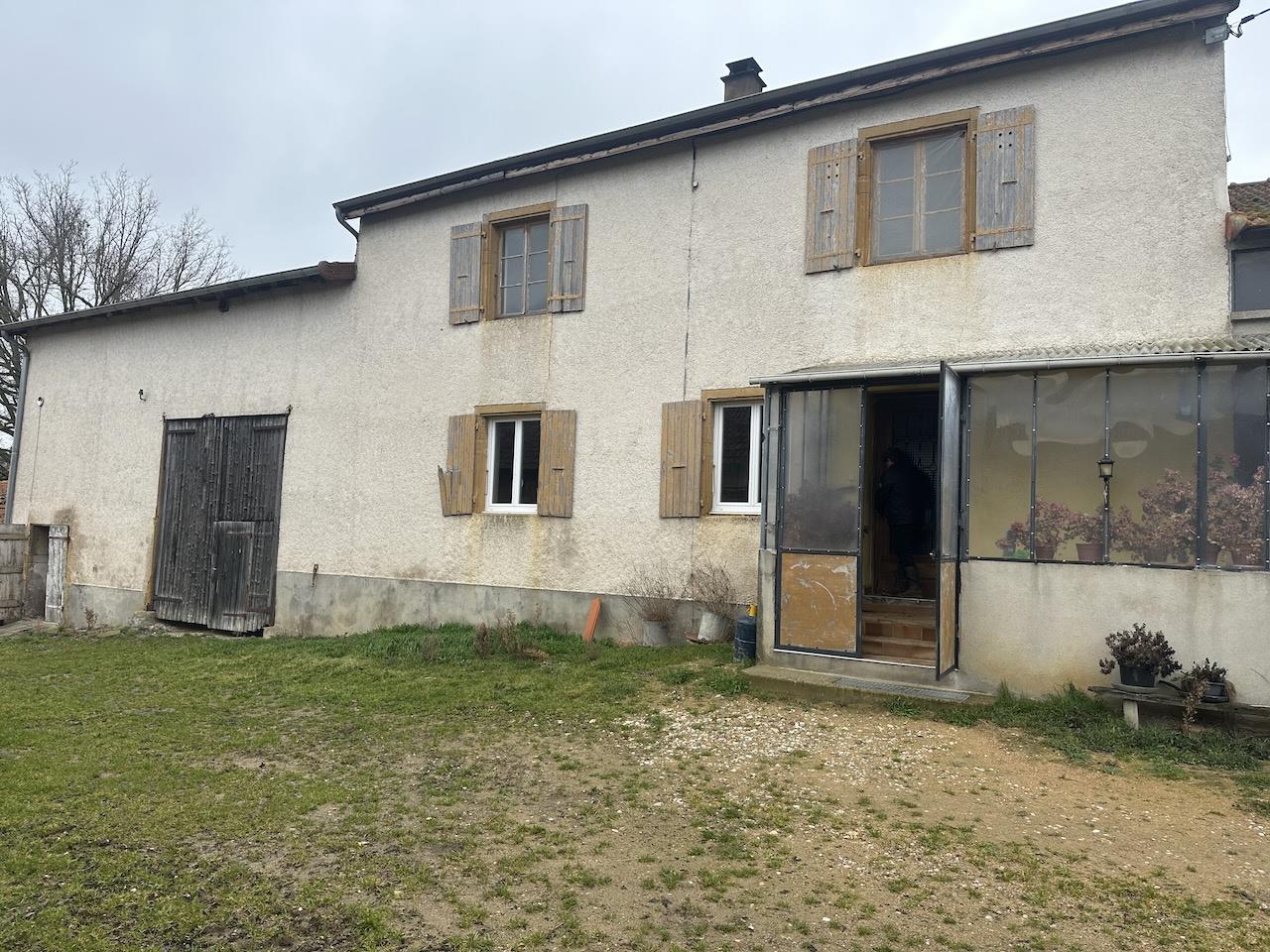 Old farmhouse and outbuildings to renovate