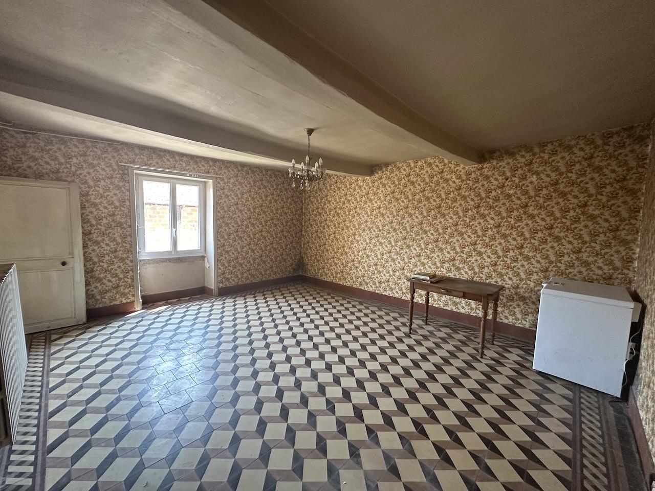 Old farmhouse and outbuildings to renovate