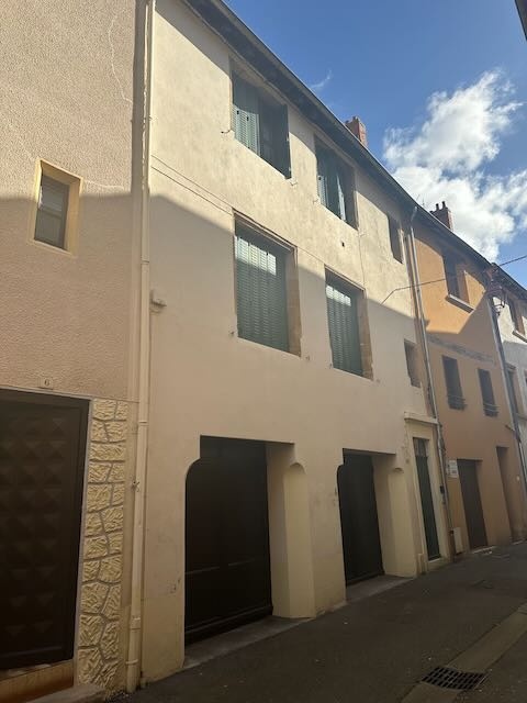 Town Center Real Estate Complete Near Shops 3 Housing Units Including One Rented.