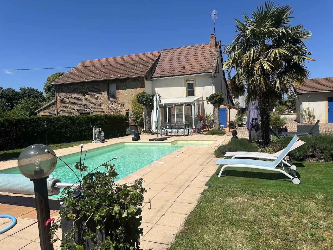House with 107 m2 of living space. Good condition. Ideal holiday base.