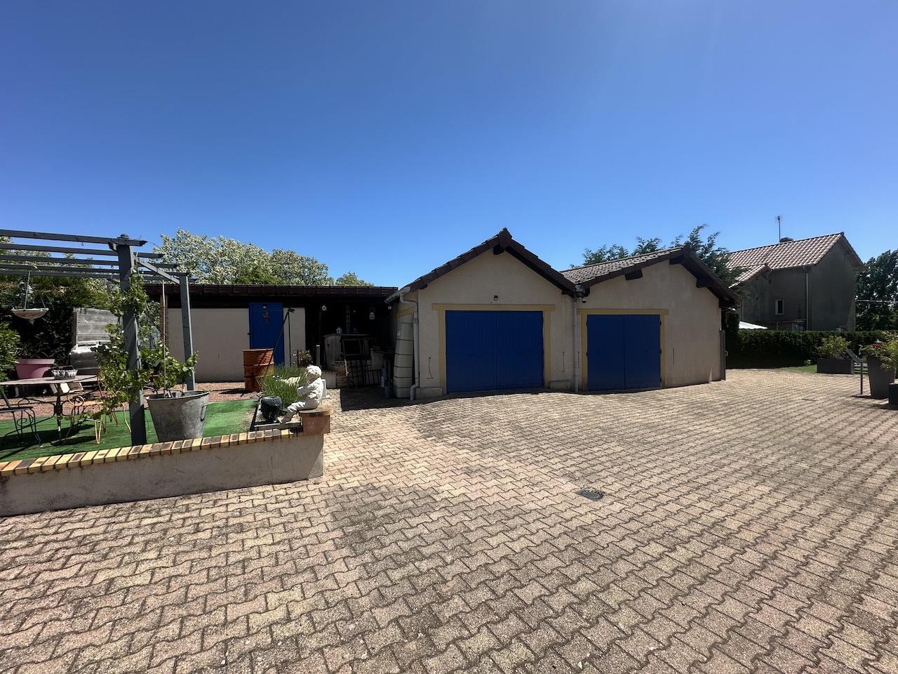 House with 107 m2 of living space. Good condition. Ideal holiday base.