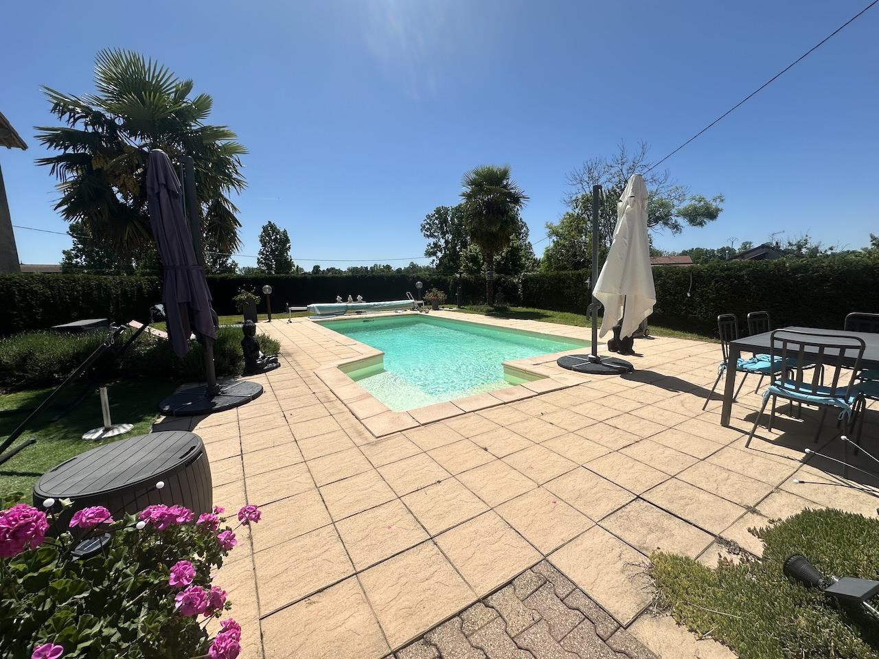 House with 107 m2 of living space. Good condition. Ideal holiday base.
