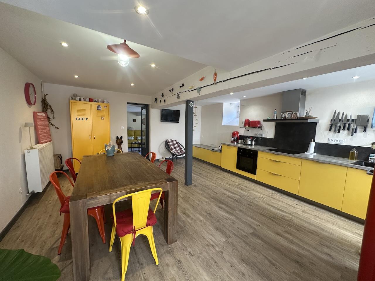 House with 107 m2 of living space. Good condition. Ideal holiday base.