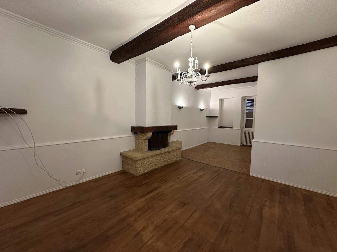 House of 240 m2 living space, close to shops and town center.