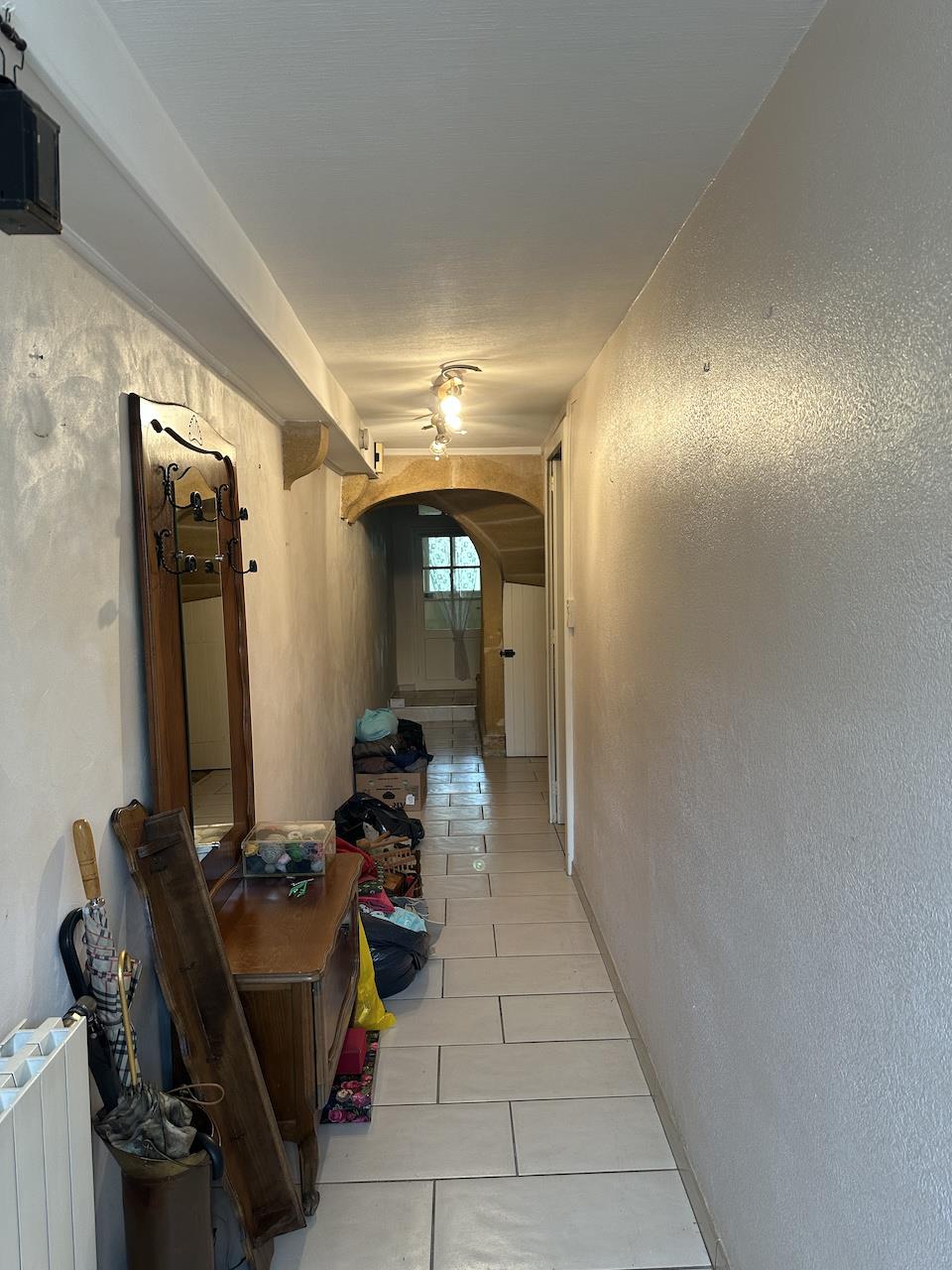 House 120 m2 living space, close to town center and shops. Good general condition.