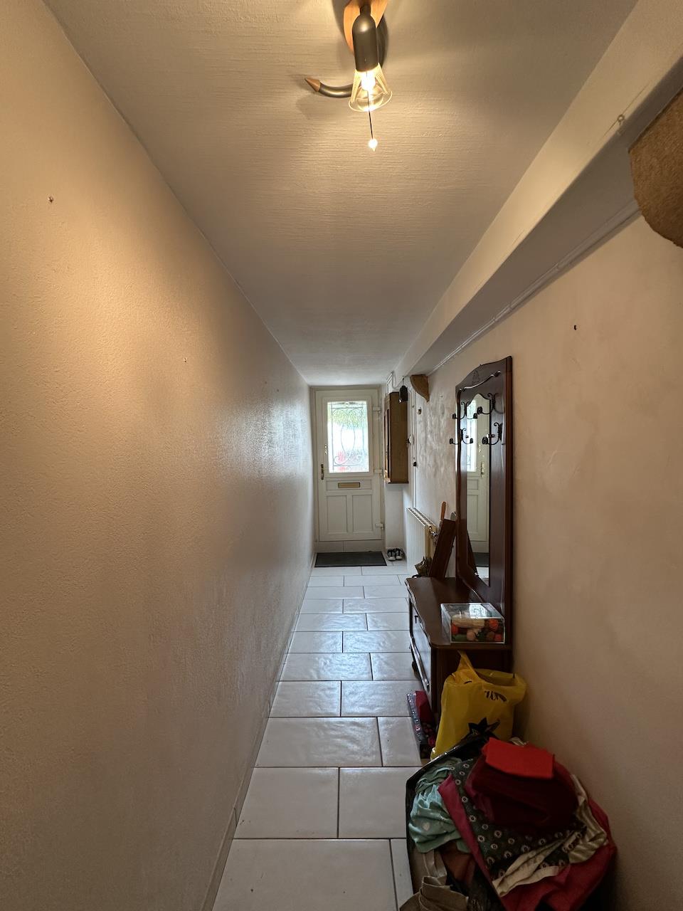 House 120 m2 living space, close to town center and shops. Good general condition.