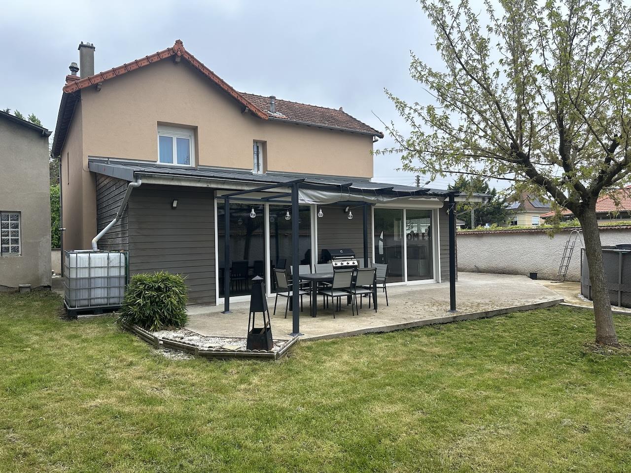 House Of 136M2 Living Area. Close To Amenities And Shops. Very Good Condition.